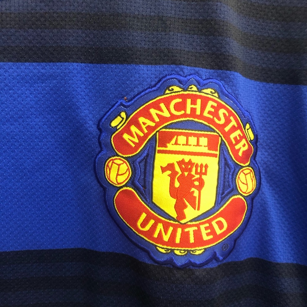 MANCHESTER UNITED NIKE SOCCER JERSEY 2010-2011 set with shorts size small - Picture 4 of 8